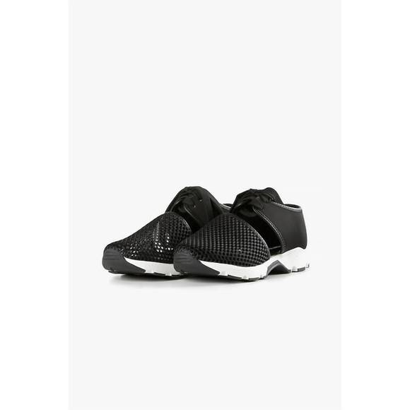 NEW ALL BLACK women's amazing mesh sneaker in black - Picture 3 of 5